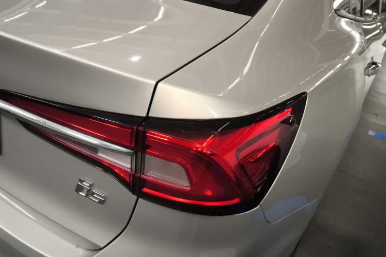 Used Roewe i5 2020 1.5L Manual 4G Connect Luxury Edition Exterior 3