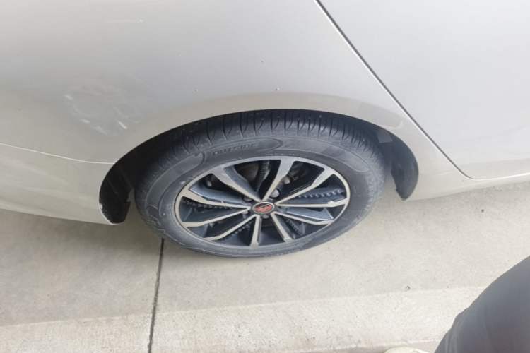 Used Roewe i5 2020 1.5L Automatic 4G Connect Luxury Flagship Edition Exterior 5