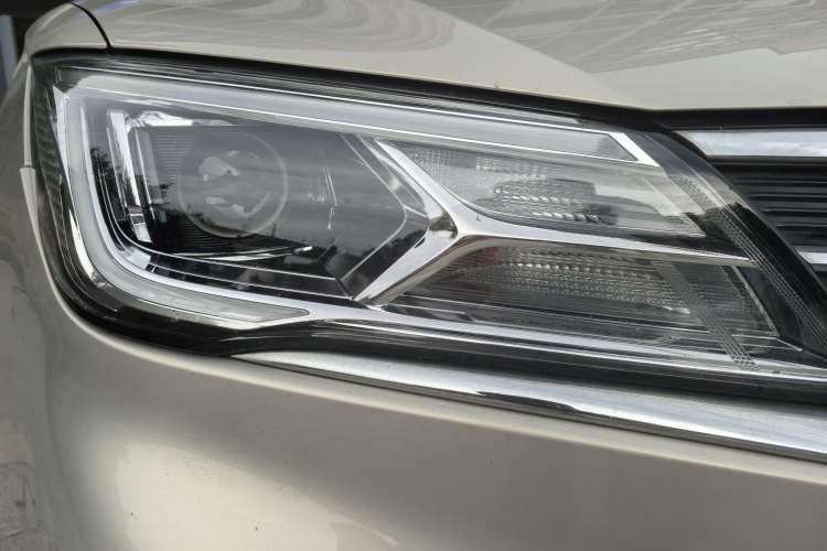 Used Roewe i5 2020 1.5L Automatic 4G Connect Luxury Flagship Edition Exterior 7
