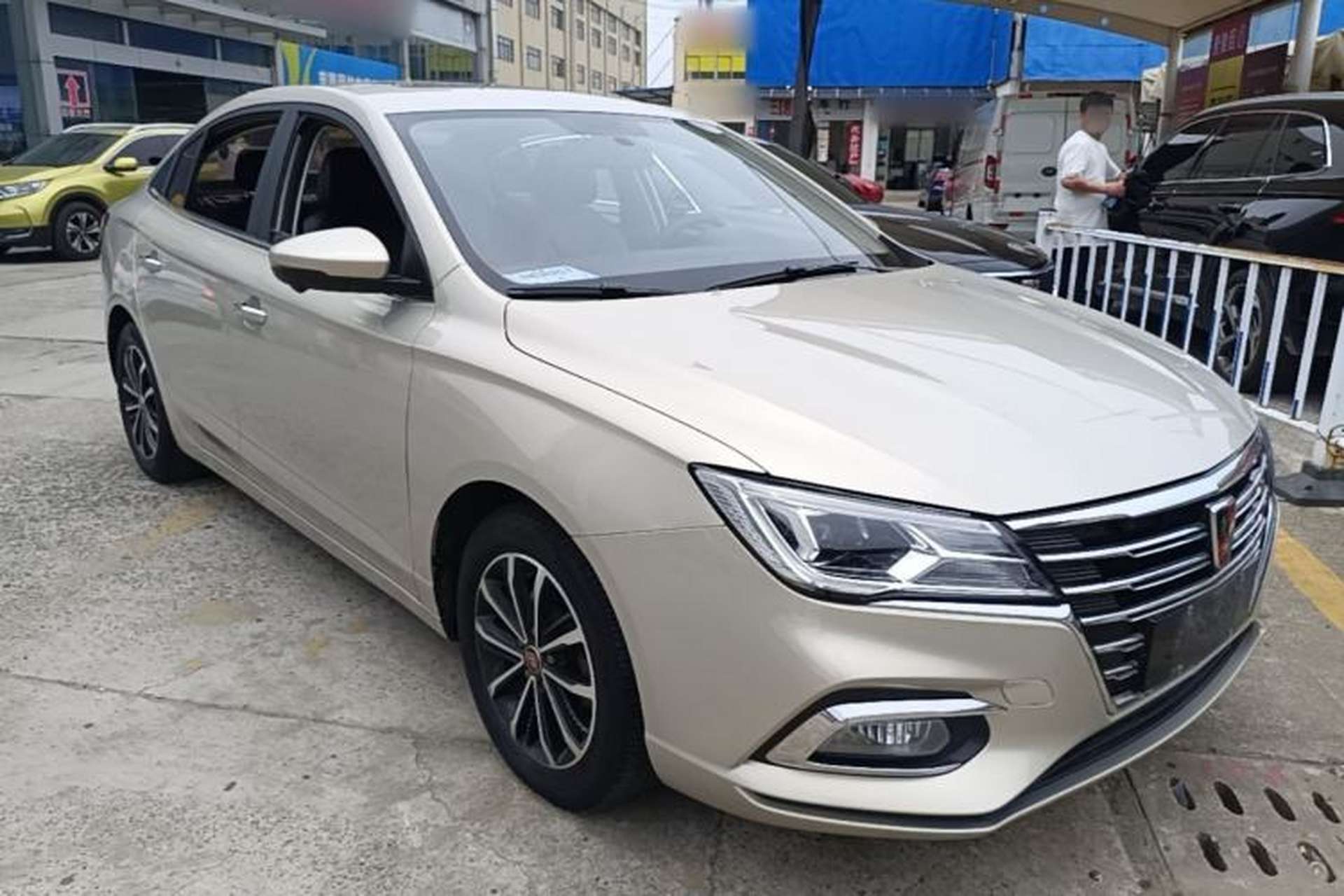 Used Roewe i5 2020 1.5L Automatic 4G Connect Luxury Flagship Edition Front Right 45 Deg