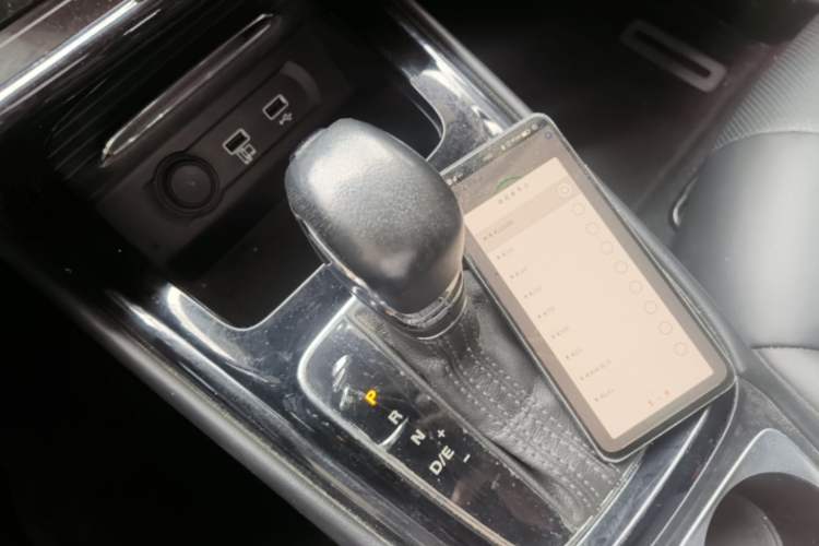 Used Roewe i5 2020 1.5L Automatic 4G Connect Luxury Flagship Edition Gear Lever