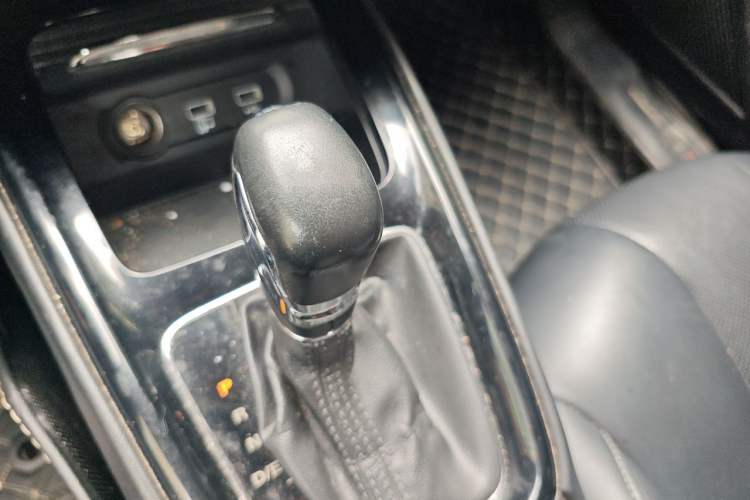 Used Roewe i5 2020 1.5L Automatic 4G Connect Luxury Flagship Edition Gear Lever