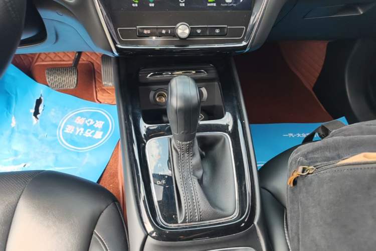Used Roewe i5 2020 1.5L Automatic 4G Connect Luxury Flagship Edition Gear Lever