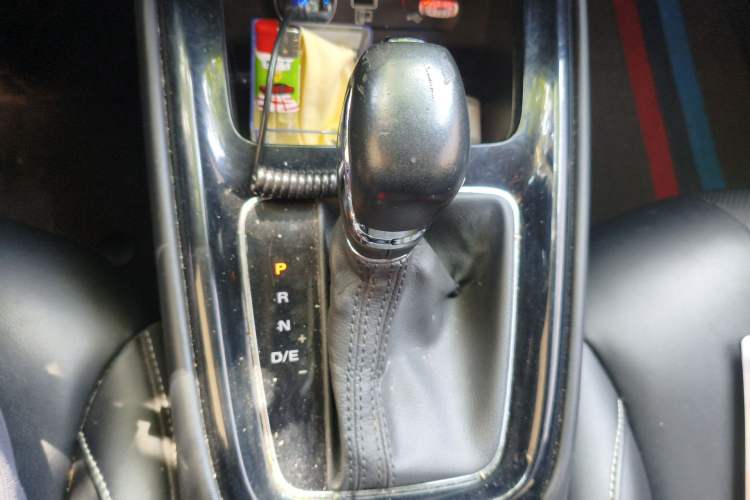 Used Roewe i5 2020 1.5L Automatic 4G Connect Luxury Flagship Edition Gear Lever