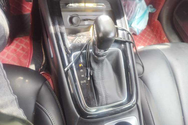 Used Roewe i5 2020 1.5L Automatic 4G Connect Luxury Flagship Edition Gear Lever