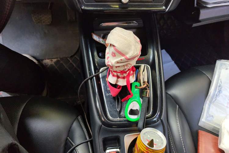 Used Roewe i5 2020 1.5L Automatic 4G Connect Luxury Flagship Edition Gear Lever