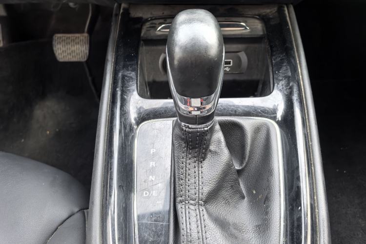 Used Roewe i5 2020 1.5L Automatic 4G Connect Luxury Flagship Edition Gear Lever
