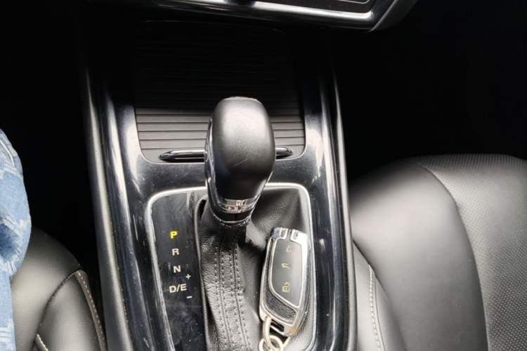 Used Roewe i5 2020 1.5L Automatic 4G Connect Luxury Flagship Edition Gear Lever
