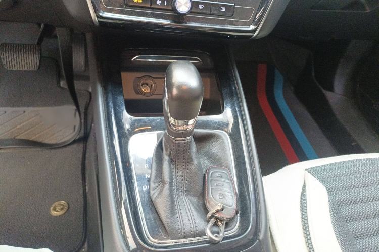Used Roewe i5 2020 1.5L Automatic 4G Connect Luxury Flagship Edition Gear Lever