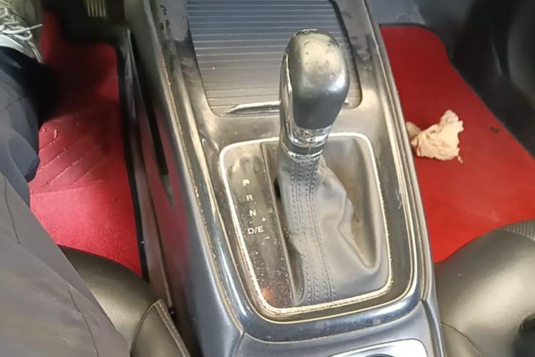Used Roewe i5 2020 1.5L Automatic 4G Connect Luxury Flagship Edition Gear Lever