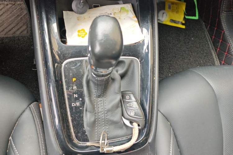Used Roewe i5 2020 1.5L Automatic 4G Connect Luxury Flagship Edition Gear Lever