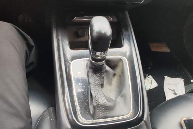 Used Roewe i5 2020 1.5L Automatic 4G Connect Luxury Flagship Edition Gear Lever