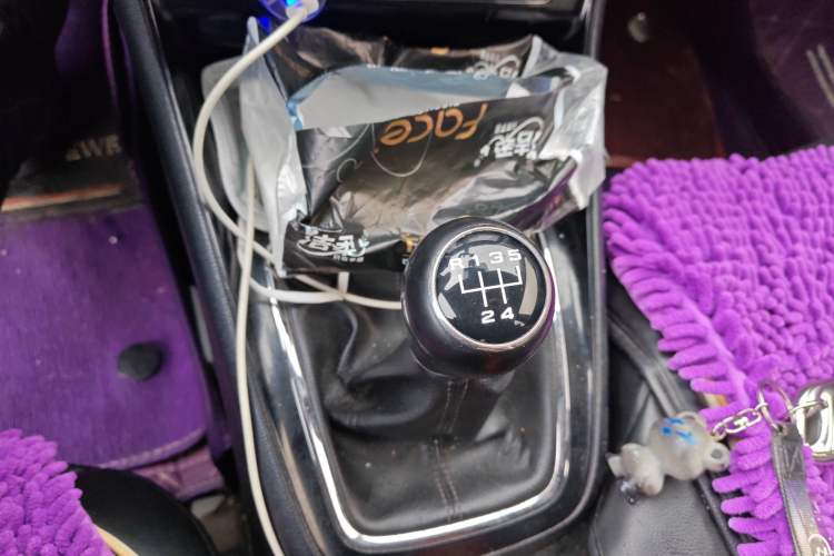 Used Roewe i5 2020 1.5L Manual 4G Connect Leehao Flagship Edition Gear Lever