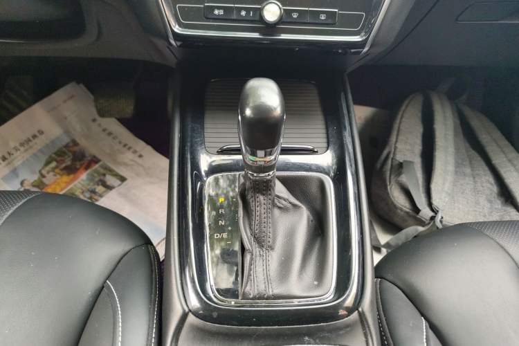 Used Roewe i5 2020 1.5L Automatic 4G Connect Luxury Flagship Edition Gear Lever