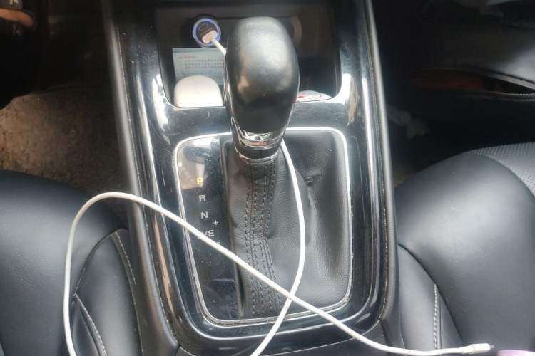Used Roewe i5 2020 1.5L Automatic 4G Connect Luxury Flagship Edition Gear Lever