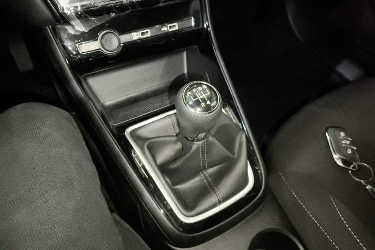 Used Roewe i5 2020 1.5L Manual 4G Connect Luxury Edition Gear Lever
