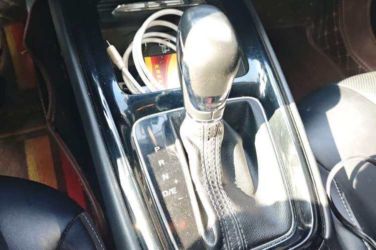Used Roewe i5 2020 1.5L Automatic 4G Connect Luxury Flagship Edition Gear Lever