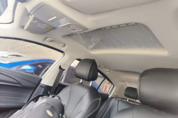 Used Roewe i5 2020 1.5L Automatic 4G Connect Luxury Flagship Edition Headliner