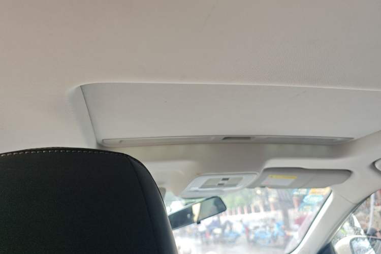 Used Roewe i5 2020 1.5L Automatic 4G Connect Luxury Flagship Edition Headliner