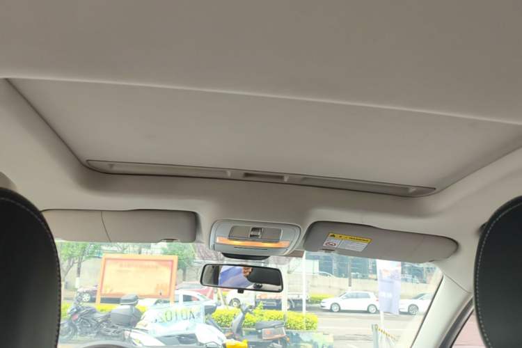 Used Roewe i5 2020 1.5L Automatic 4G Connect Luxury Flagship Edition Headliner