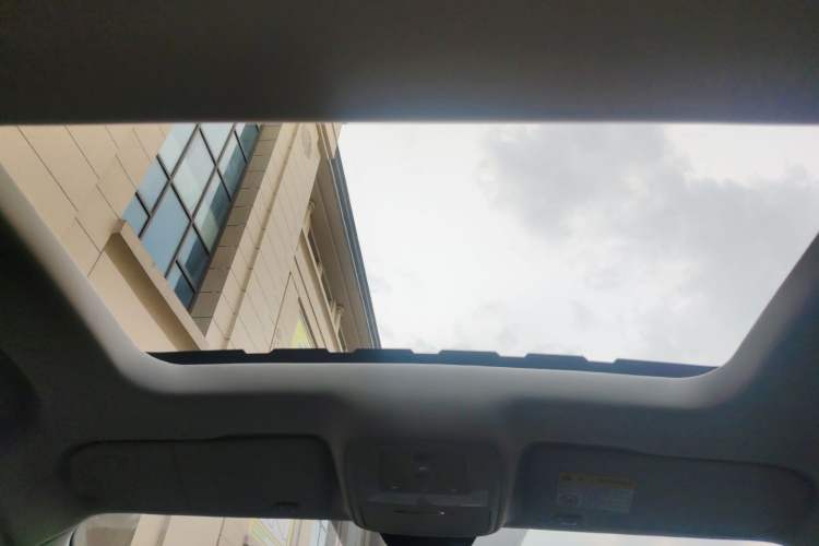 Used Roewe i5 2020 1.5L Automatic 4G Connect Luxury Flagship Edition Headliner
