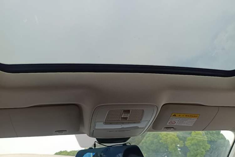 Used Roewe i5 2020 1.5L Automatic 4G Connect Luxury Flagship Edition Headliner