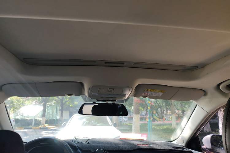 Used Roewe i5 2020 1.5L Automatic 4G Connect Luxury Flagship Edition Headliner