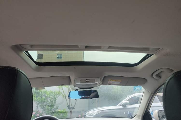 Used Roewe i5 2020 1.5L Automatic 4G Connect Luxury Flagship Edition Headliner