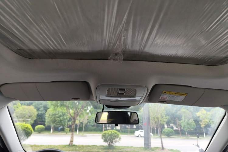 Used Roewe i5 2020 1.5L Automatic 4G Connect Luxury Flagship Edition Headliner