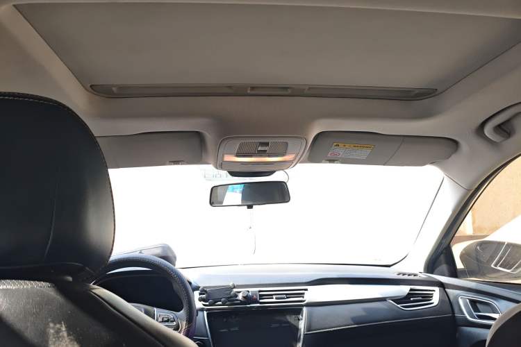 Used Roewe i5 2020 1.5L Automatic 4G Connect Luxury Flagship Edition Headliner