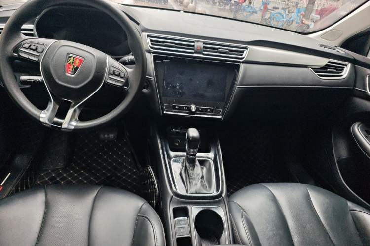 Used Roewe i5 2020 1.5L Automatic 4G Connect Luxury Flagship Edition Interior 2
