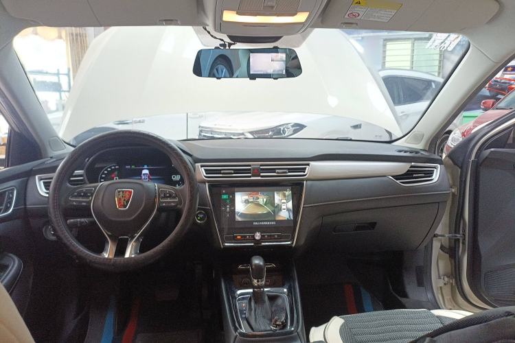 Used Roewe i5 2020 1.5L Automatic 4G Connect Luxury Flagship Edition Interior 2