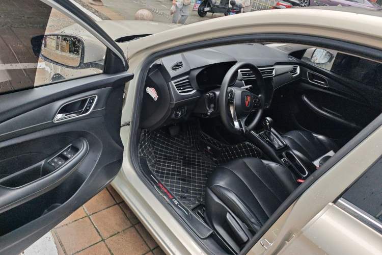 Used Roewe i5 2020 1.5L Automatic 4G Connect Luxury Flagship Edition Interior 3