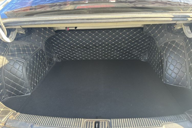 Used Roewe i5 2020 1.5L Manual 4G Connect Leehao Flagship Edition Interior 3