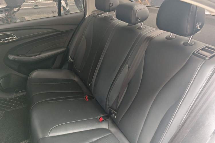 Used Roewe i5 2020 1.5L Automatic 4G Connect Luxury Flagship Edition Interior 4