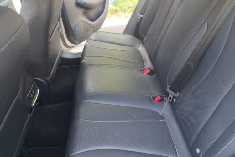 Used Roewe i5 2020 1.5L Automatic 4G Connect Luxury Flagship Edition Interior 4