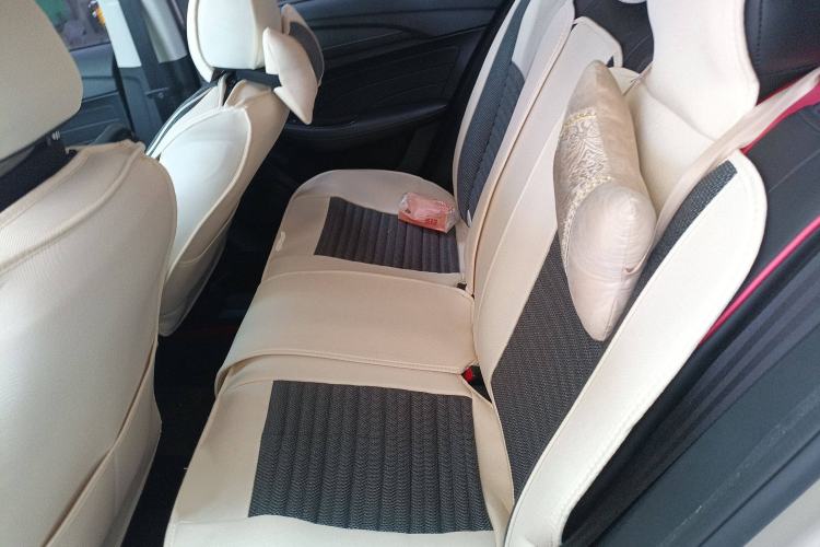 Used Roewe i5 2020 1.5L Automatic 4G Connect Luxury Flagship Edition Interior 4