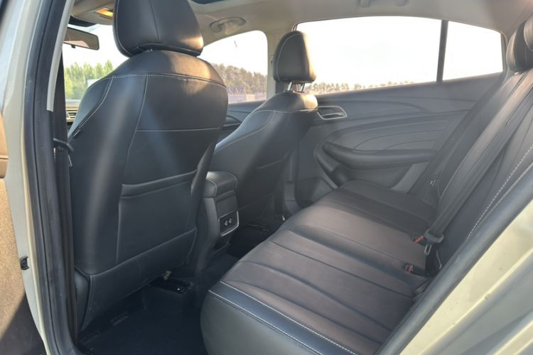 Used Roewe i5 2020 1.5L Manual 4G Connect Leehao Flagship Edition Interior 5
