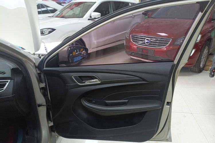 Used Roewe i5 2020 1.5L Automatic 4G Connect Luxury Flagship Edition Interior 5