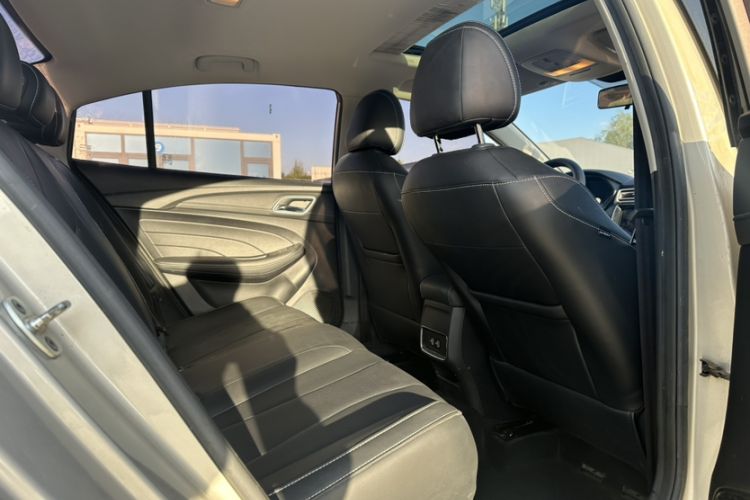 Used Roewe i5 2020 1.5L Manual 4G Connect Leehao Flagship Edition Interior 6