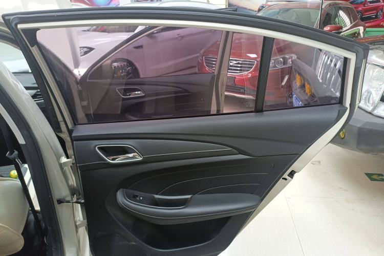Used Roewe i5 2020 1.5L Automatic 4G Connect Luxury Flagship Edition Interior 6