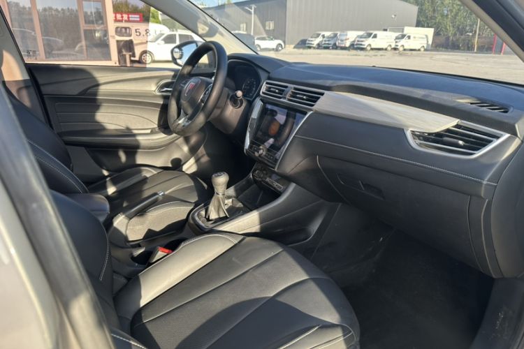 Used Roewe i5 2020 1.5L Manual 4G Connect Leehao Flagship Edition Interior 7