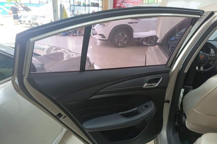 Used Roewe i5 2020 1.5L Automatic 4G Connect Luxury Flagship Edition Interior 8