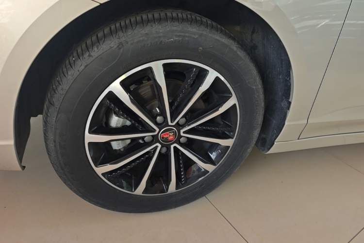 Used Roewe i5 2020 1.5L Automatic 4G Connect Luxury Flagship Edition Left Front Wheel Hub
