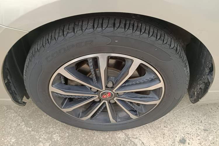 Used Roewe i5 2020 1.5L Automatic 4G Connect Luxury Flagship Edition Left Front Wheel Hub