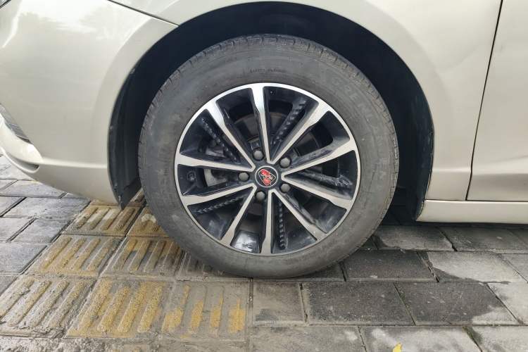 Used Roewe i5 2020 1.5L Automatic 4G Connect Luxury Flagship Edition Left Front Wheel Hub