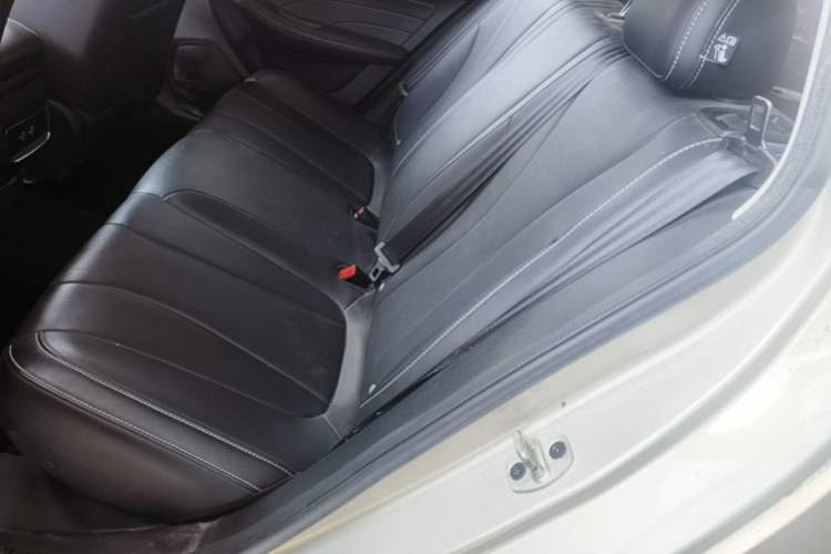 Used Roewe i5 2020 1.5L Automatic 4G Connect Luxury Flagship Edition Left Rear Seat