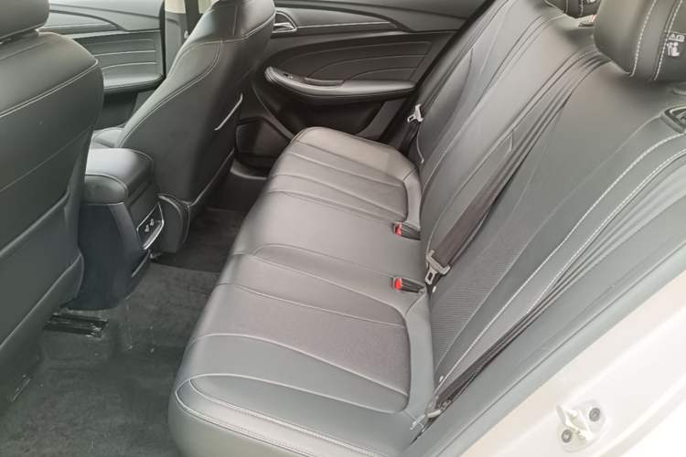 Used Roewe i5 2020 1.5L Automatic 4G Connect Luxury Flagship Edition Left Rear Seat