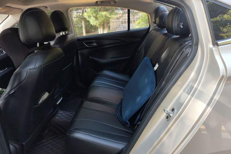 Used Roewe i5 2020 1.5L Automatic 4G Connect Luxury Flagship Edition Left Rear Seat