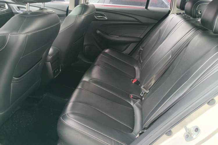 Used Roewe i5 2020 1.5L Automatic 4G Connect Luxury Flagship Edition Left Rear Seat
